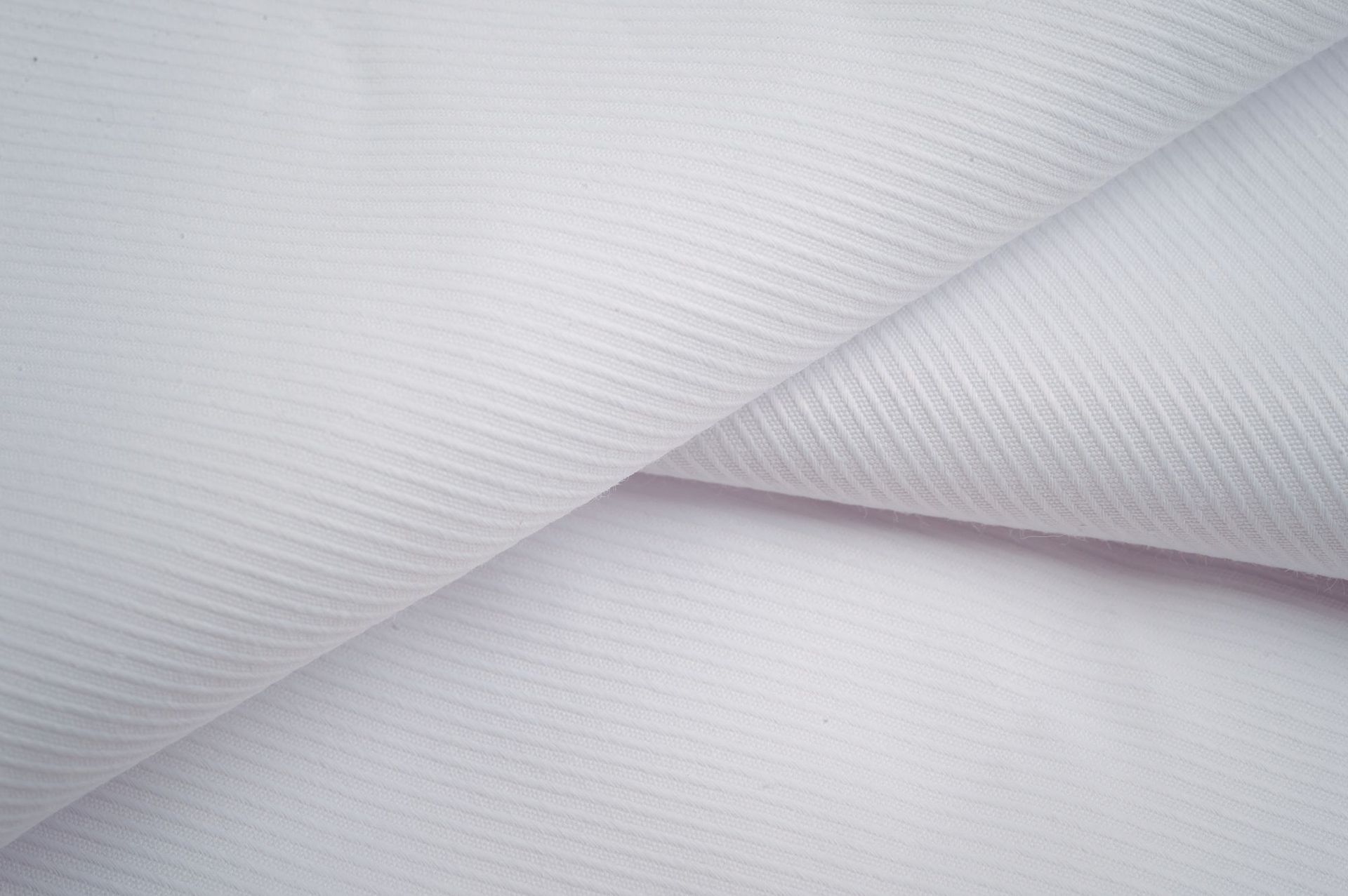 Heavy White Cotton Twill Fabric Gains Popularity in Fashion Industry
